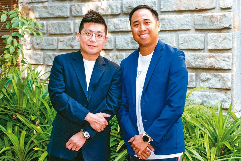 泰國碩盛集團總裁陳復宇（右）與愛客旅負責人葉哲瑋，都是三轉院學員，因一趟泰國賞屋行，啟動策略聯盟。吳榮邦／攝影
