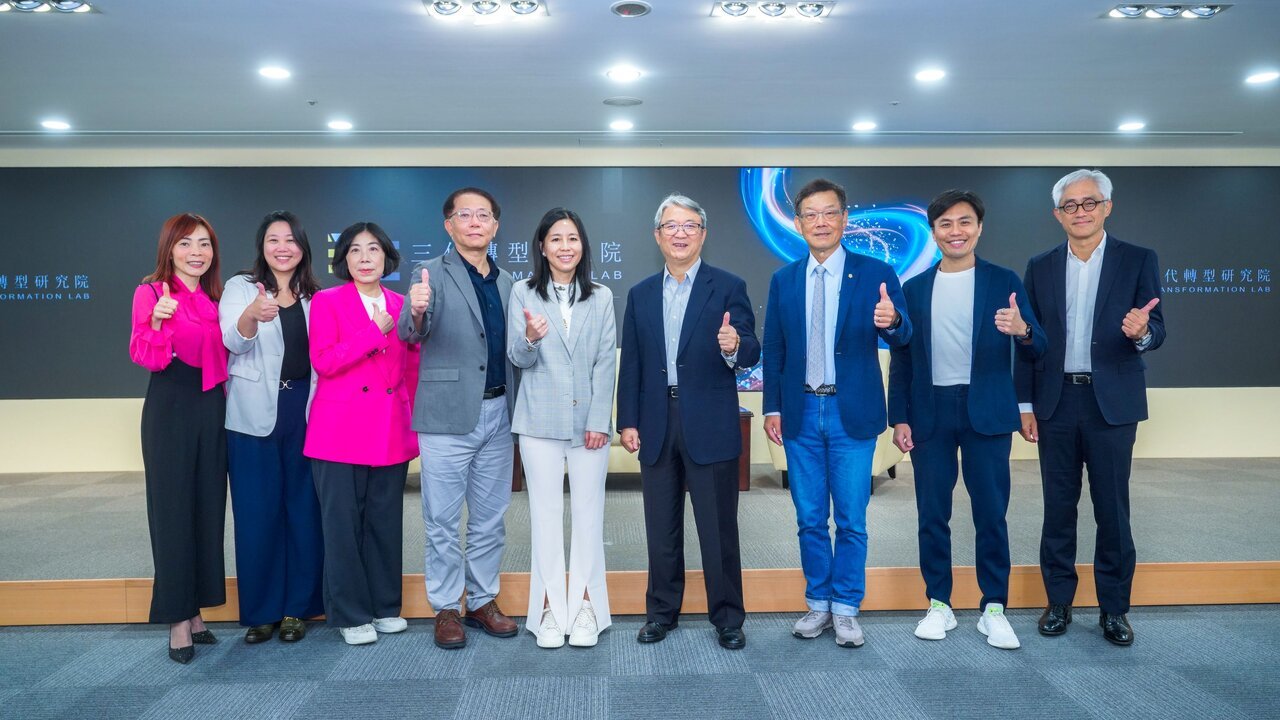 臺灣數位企業總會5月15日舉辦「三代轉型研究院」首屆年度峰會，邀請來自不同領域不同專長不同世代的業師齊聚開講。臺灣數位企業總會／提供